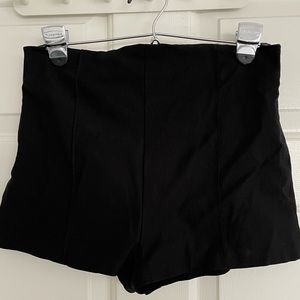 Black Hotpants
